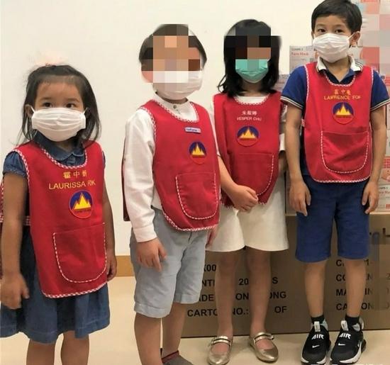 郭晶晶|霍启刚携妻恩爱观展，背后偷拍变老婆奴，郭晶晶穿搭得体衣品上升