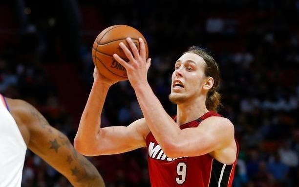 憨爸爸育儿|火箭考虑先签后换！13+7内线离队倒计时，斯通还有操作！