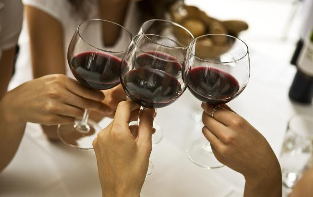 挚爱宝宝一生|桑葚酒真的可以降血压?并非危言耸听,桑果酒的作用有多种