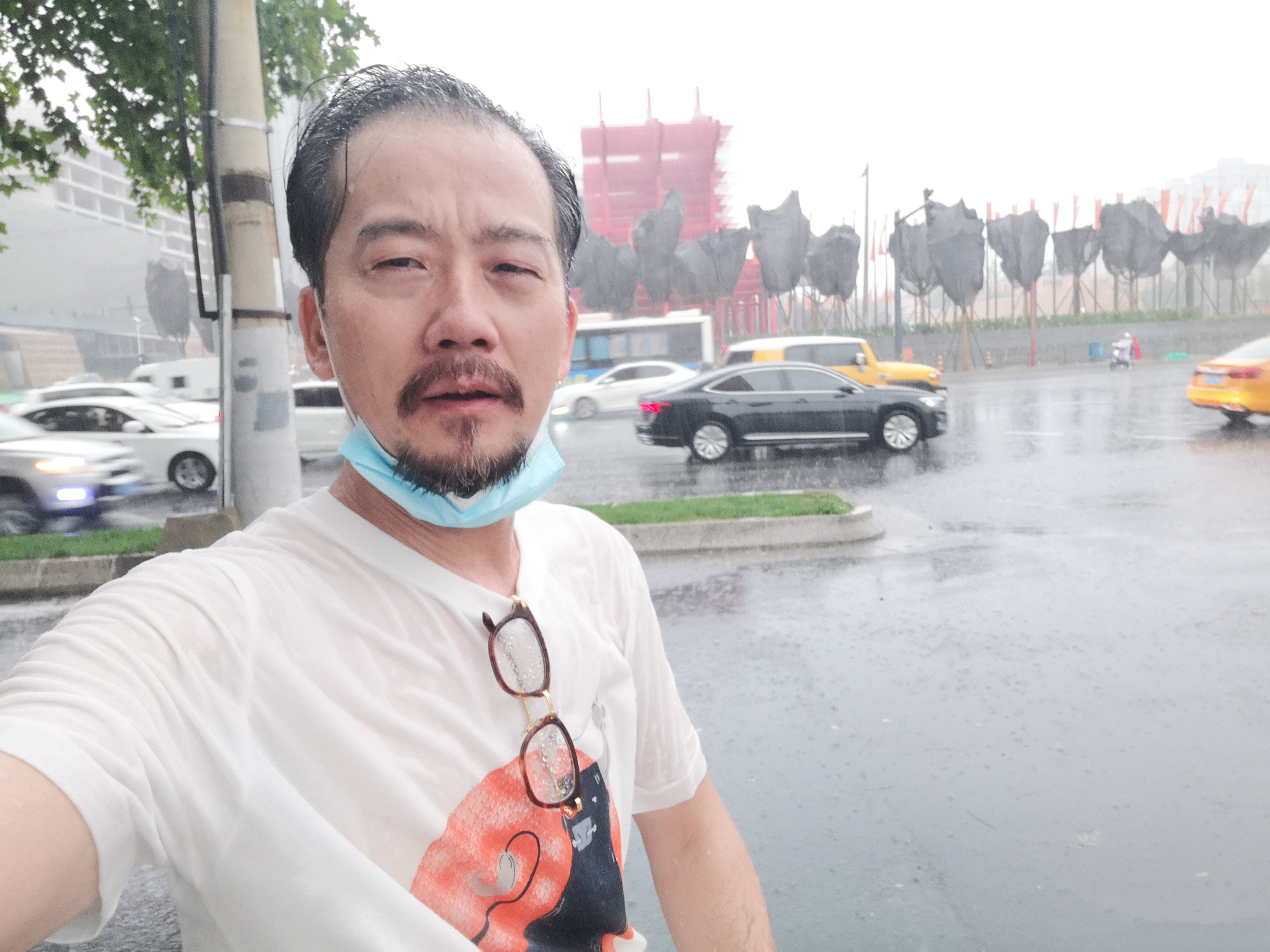 福贵|《福贵》播出16年，男主火不起来，男配当了导演，小凤霞成当红小花