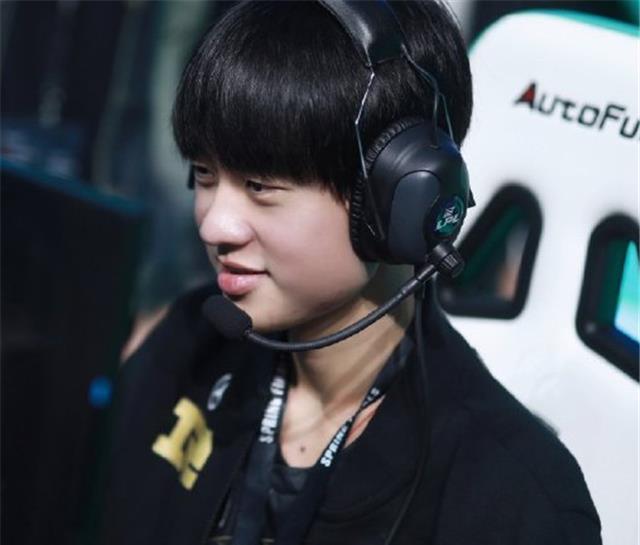 传奇4|乌兹：强队如TES、EDG、RNG都不要我，给足牌面却被RNG粉丝爆破？
