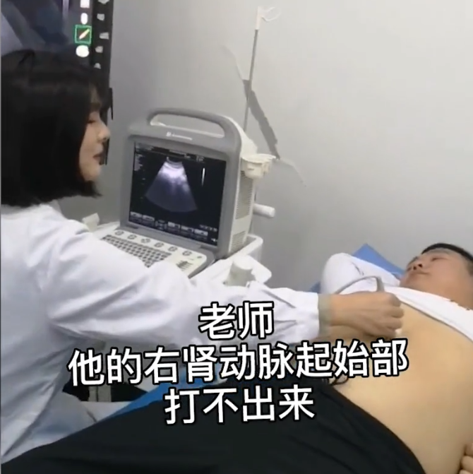 胖同学当医学模特让全班学习,外班女生进门,胖同学一个动作亮了