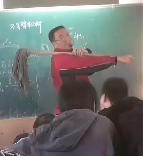 糖心教育经 学生偷拍老师“销魂时刻”,角度拿捏得刚刚好,看完让人捧腹大笑