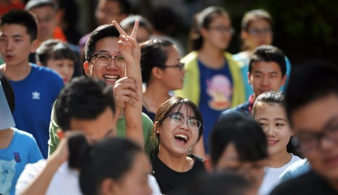 大树说教育|21年高考“捡漏王”,412分被985大学录取,看到学费后却想退学