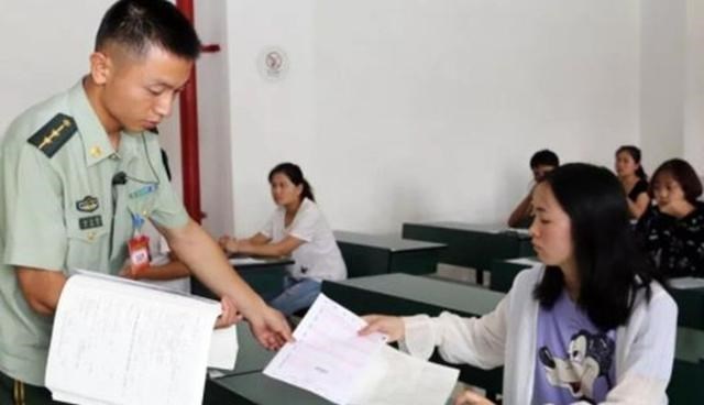 客服|军队文职出现“冷场”？月薪高达9000，依旧有8258个岗位无人报考