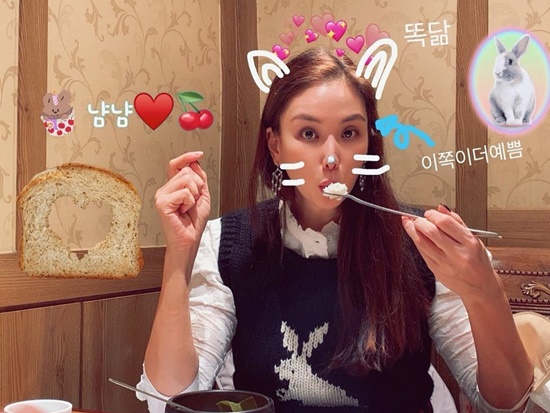 高小英|高小英晒好友聚会照 50岁童颜外貌逆龄生长 与张东健事业各自发展