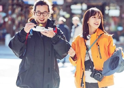 张庭|39岁陈意涵产女后自拍，发际线靠后颈纹抢镜，曝女儿洗基因成功