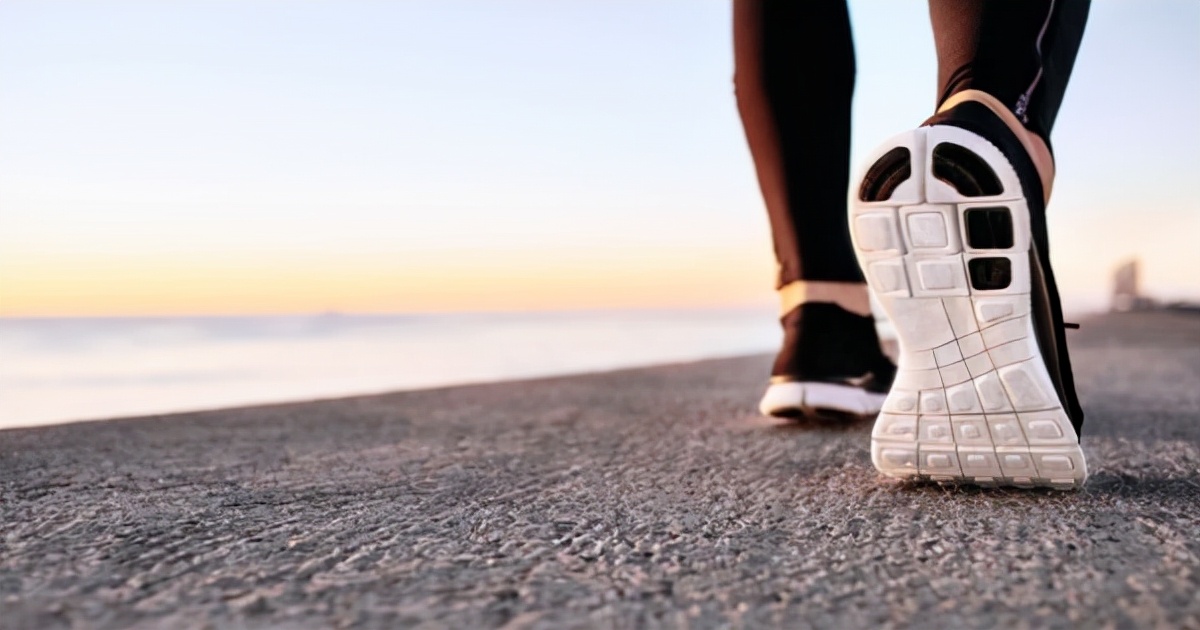 睡眠|睡觉有2个表现，多半血管已堵塞，医生：常吃1物，可给血管“洗个澡”