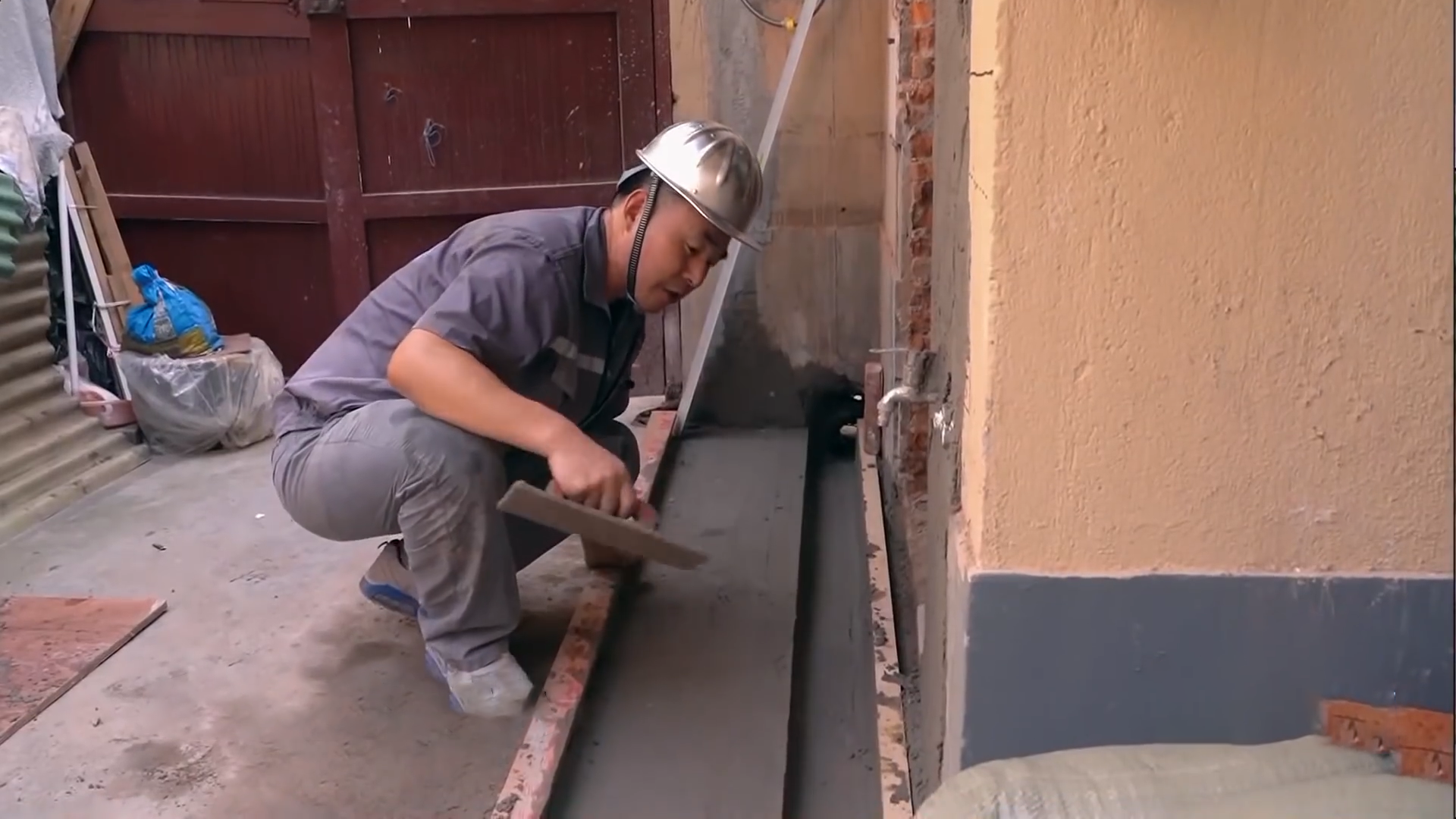 11㎡蜗居做婚房，因床太小，情侣无法玩翻身抱，未婚妻气到想悔婚