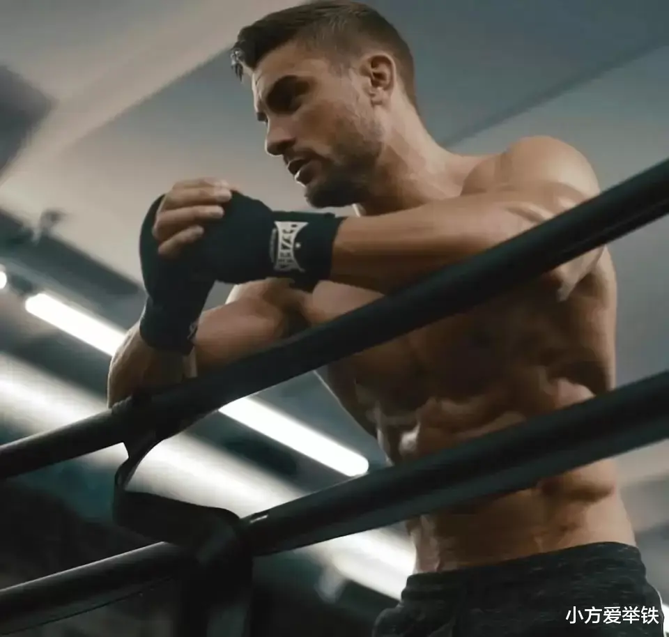 小方爱举铁 都说冬天减肥更容易，是真的吗？这其中的原理是什么?