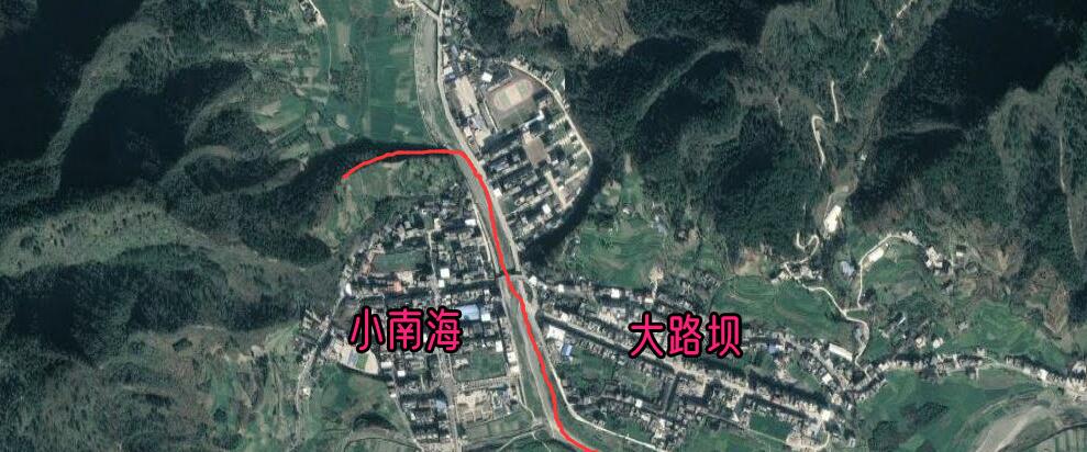 玛法达星座 湖北咸丰县的这个集镇，和重庆犬牙交错，两地互相赶集
