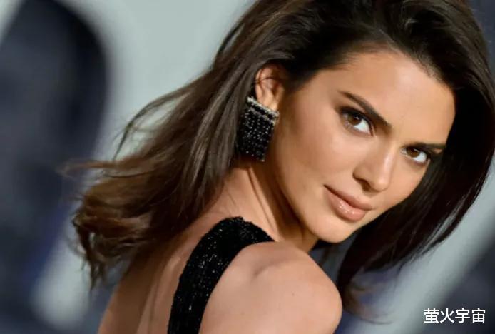 肯达尔·詹娜|肯达尔·詹娜参加好友婚礼，穿着暴露被指抢风头！粉丝：太不庄重