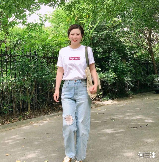 何三沫|40岁的女人可以适当扮嫩，只要穿对了，优雅减龄又不失俏皮