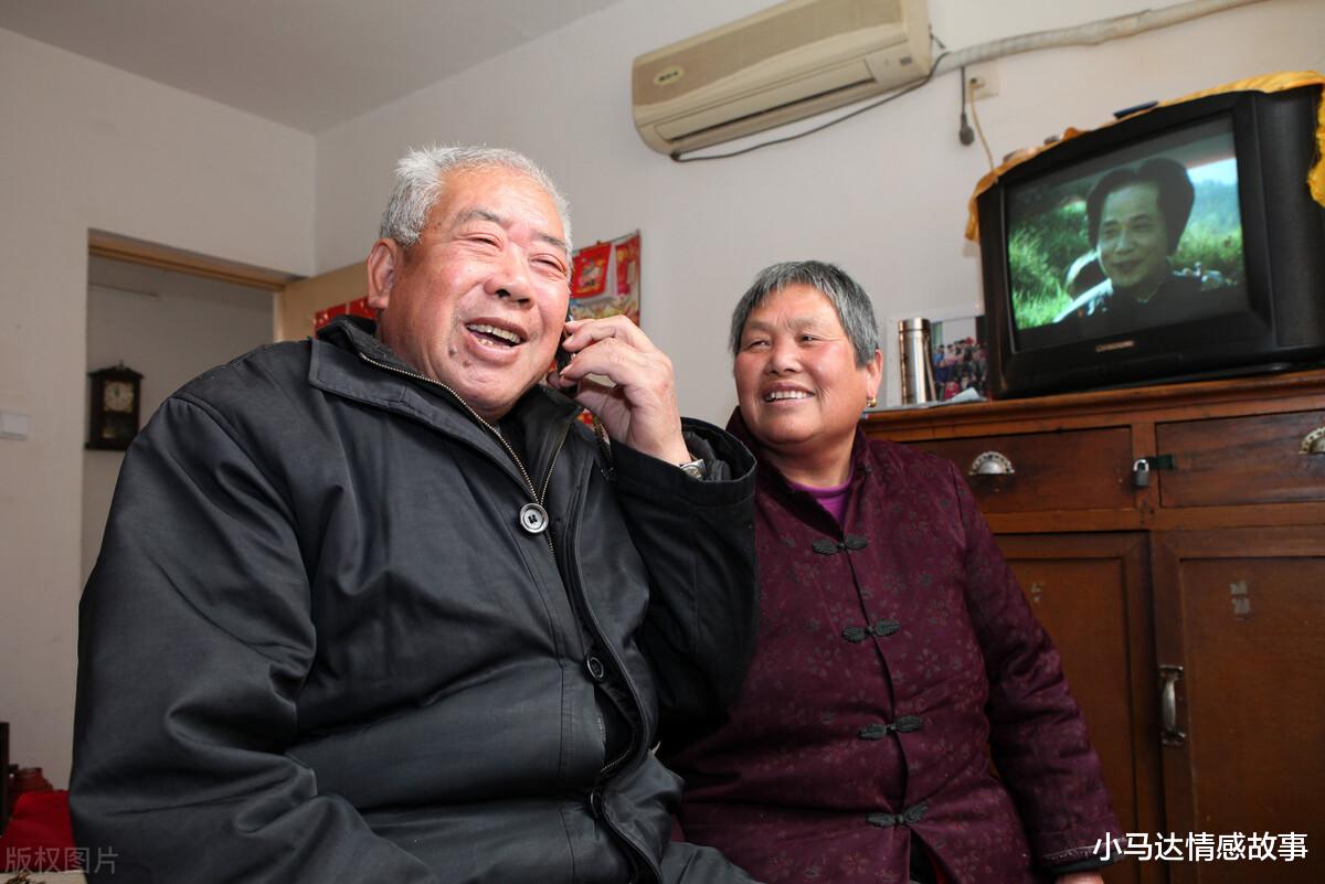 72岁大爷坦言:再婚找老伴生活,真不如花钱请保姆照顾来得舒心
