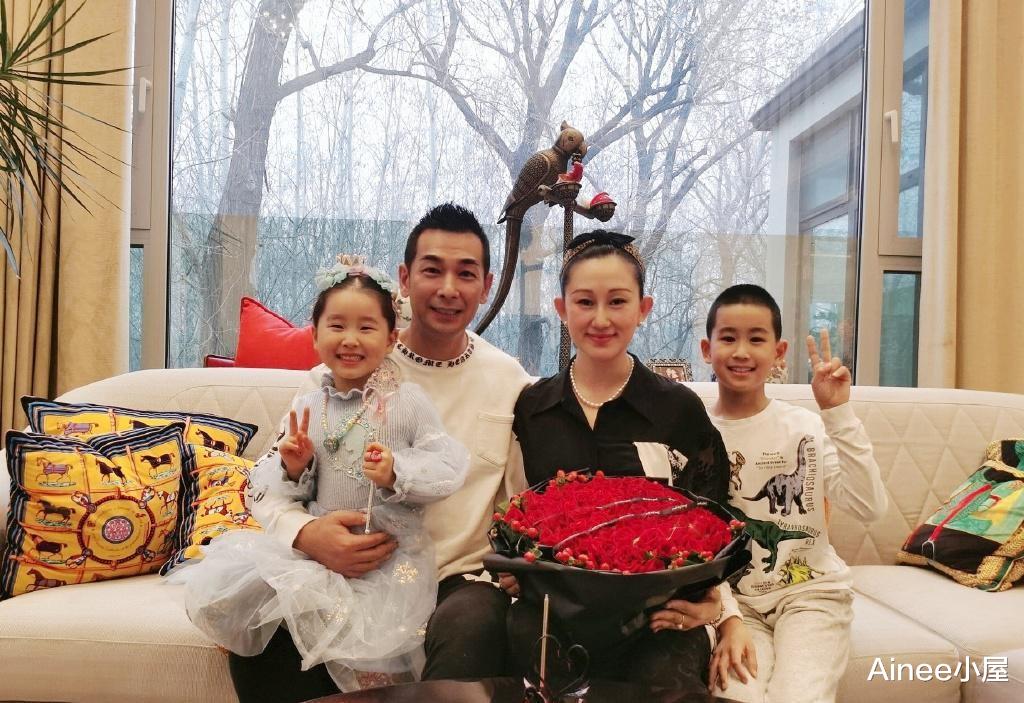 Ainee小屋|赵文卓一家好幸福,老婆张丹露气质高级,岁数一大熟女韵味更强