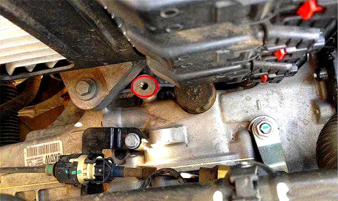 徐晓峰|这3颗螺丝被称为二手车“照妖镜”,发现被动过, 再便宜也不买!