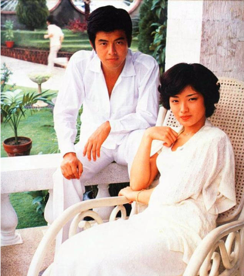 三浦友和|山口百惠和三浦友和：日本演艺圈的神仙眷侣，恩爱41年连架都不吵