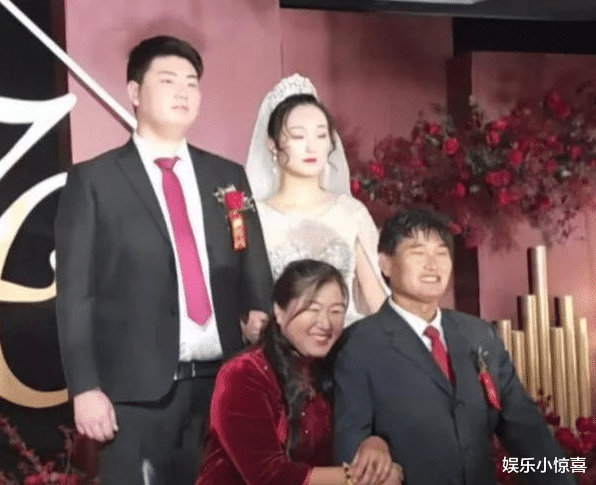 朱雪梅|大衣哥带小伟买新衣服，准备迎接“新女婿”，朱雪梅给朱家争脸了