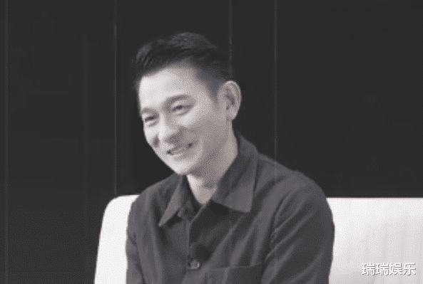 刘德华|刘德华直播首秀排场大,网友壕充1200万元送礼物,满屏礼物看花眼