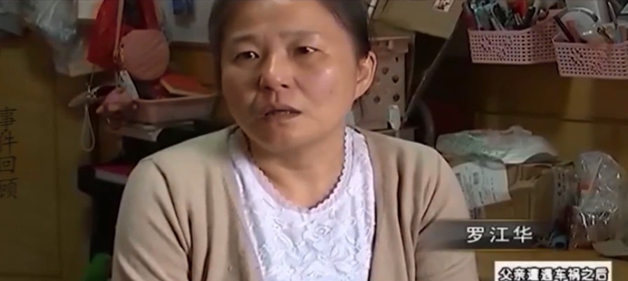 父亲去世留下一套房子,被亲叔叔无理霸占,母女上门讨说法却被打