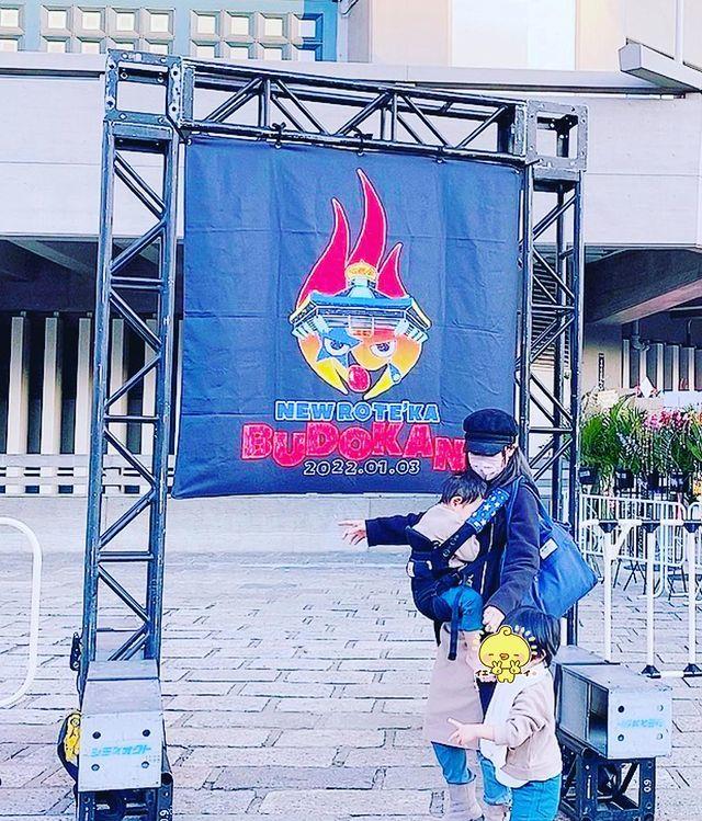 苍井空|38岁苍井空久违外出，带着2岁双胞胎，去看演唱会