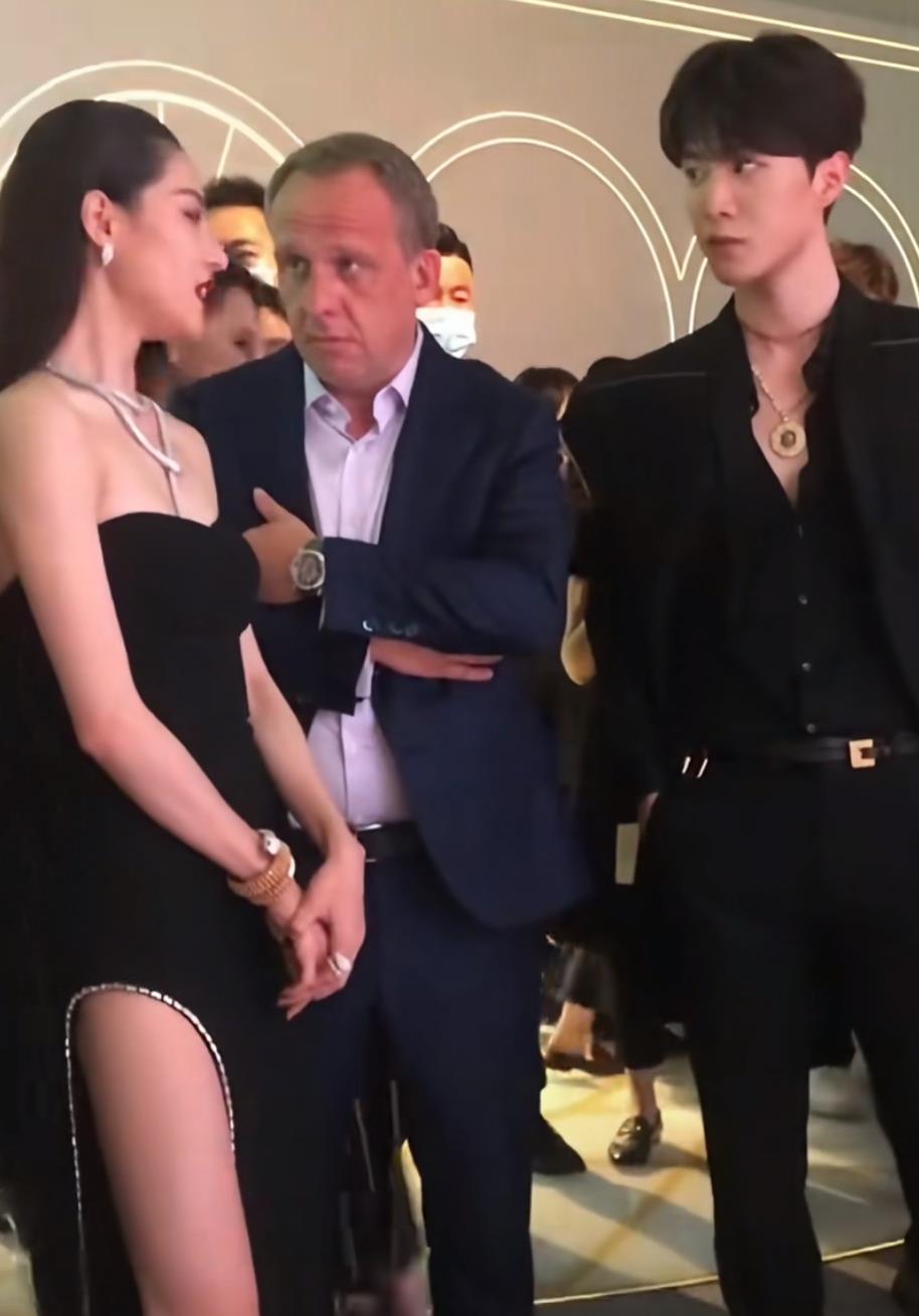 言真说 钟楚曦大秀美腿，吴磊范丞丞站在面前为何不敢直视？原因很现实