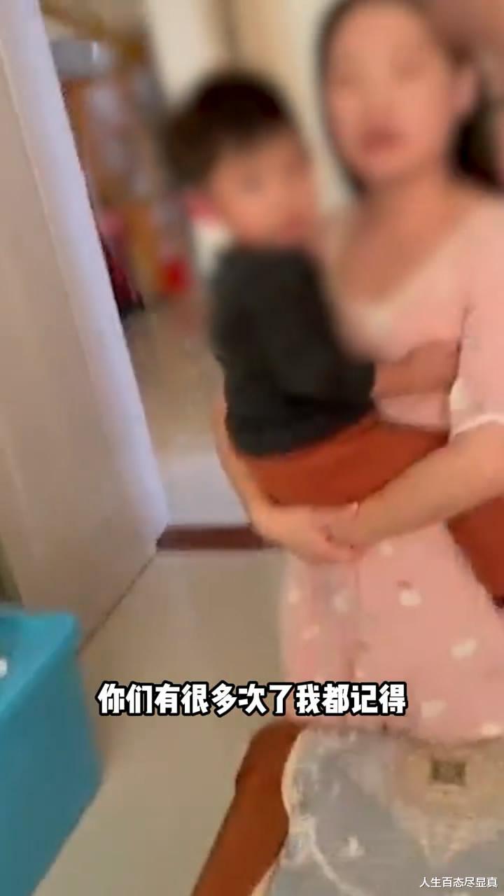 丈夫在衣柜中发现陌生男子，妻子说是修水龙头的，气得他当场落泪