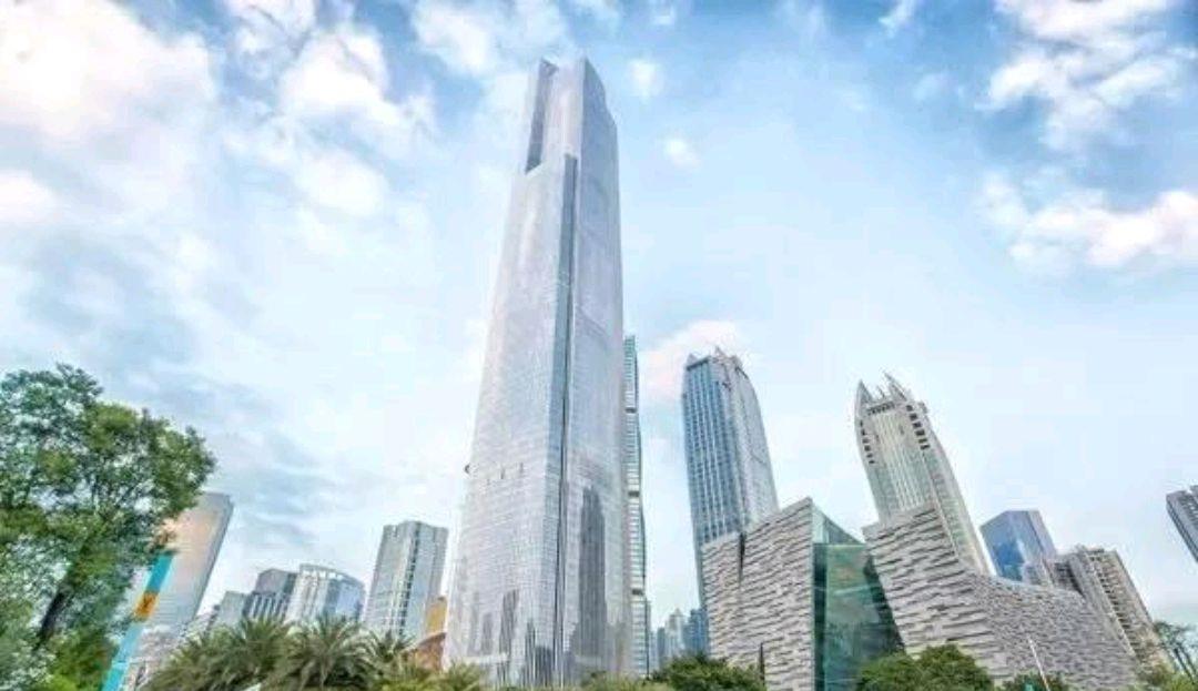广州“第一高楼”造型很奇特,游客直言:这设计太奇怪!