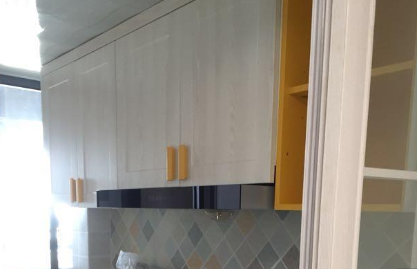 老公装修新房，看着满屋子的柜子，我只想重新装修