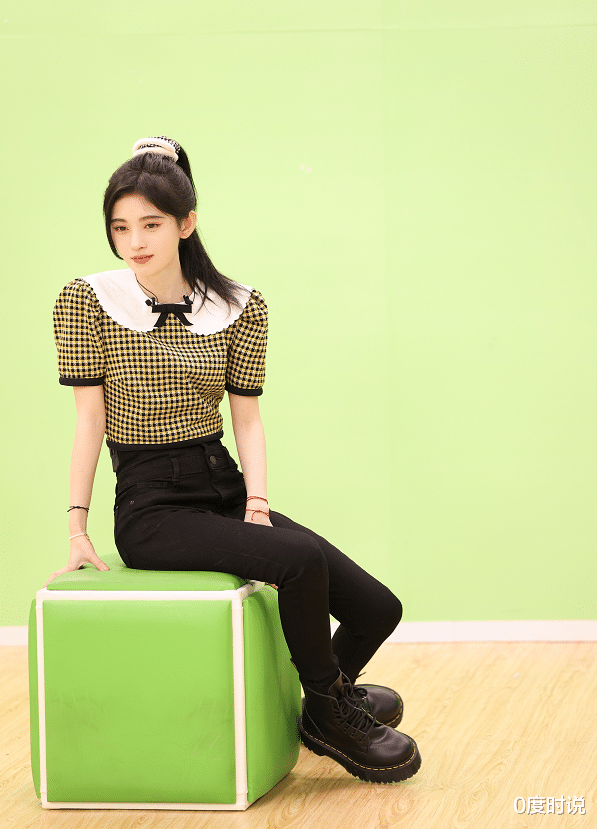 鞠婧祎|鞠婧祎穿短裙秀身材，看清她的真实腿围，确定是1米59该有的吗