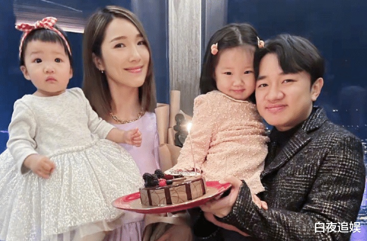 王祖蓝|王祖蓝为李亚男庆生，两个女儿颜值成焦点，长得像谁太明显了