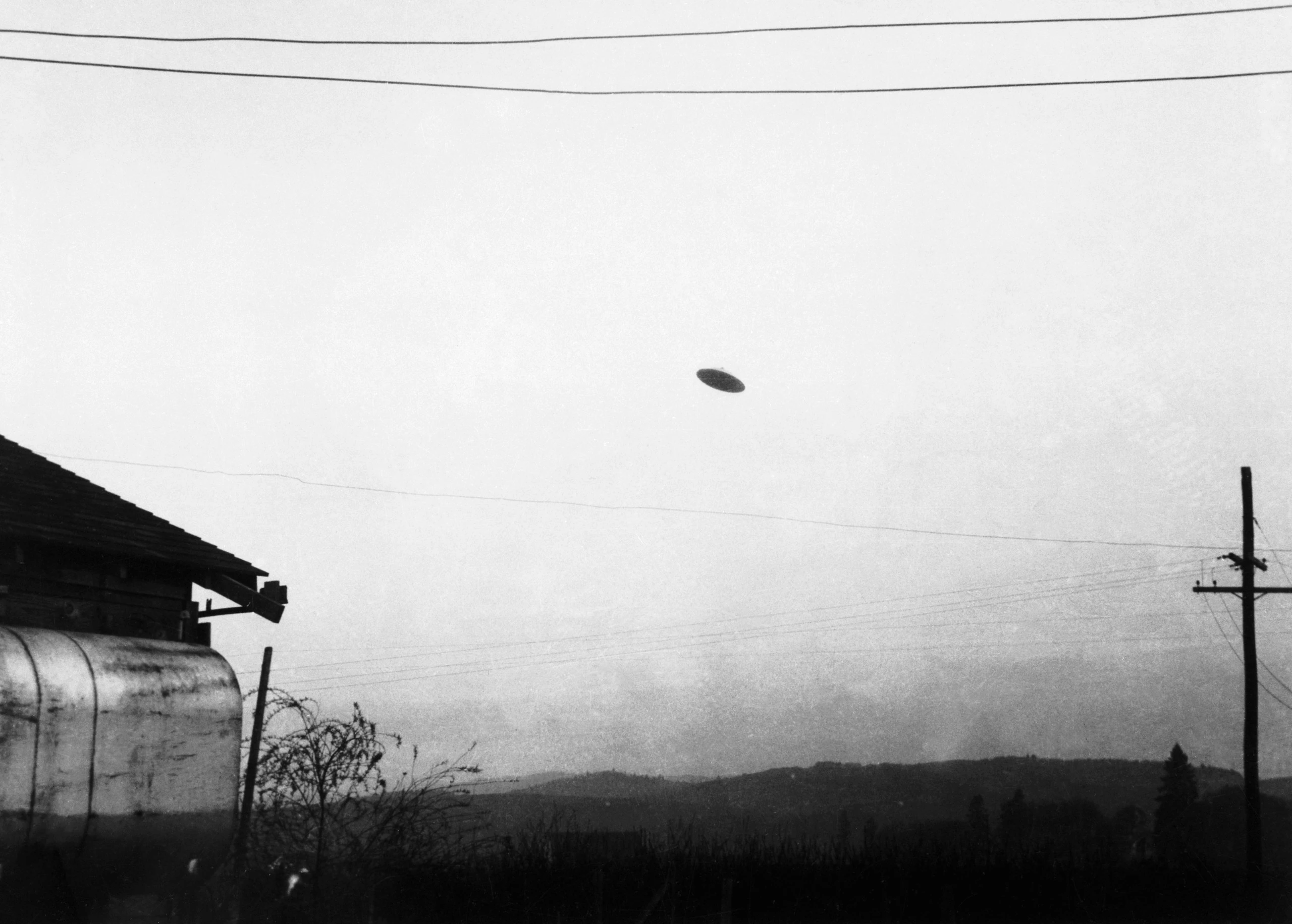 冷战期间美国洲际导弹早期预警系统发现UFO,无视地球物理规律飞行,可瞬间变向无惯性!