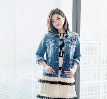 陈妍希|陈妍希和陈晓一起出席活动，这样穿出去一定会很惹眼