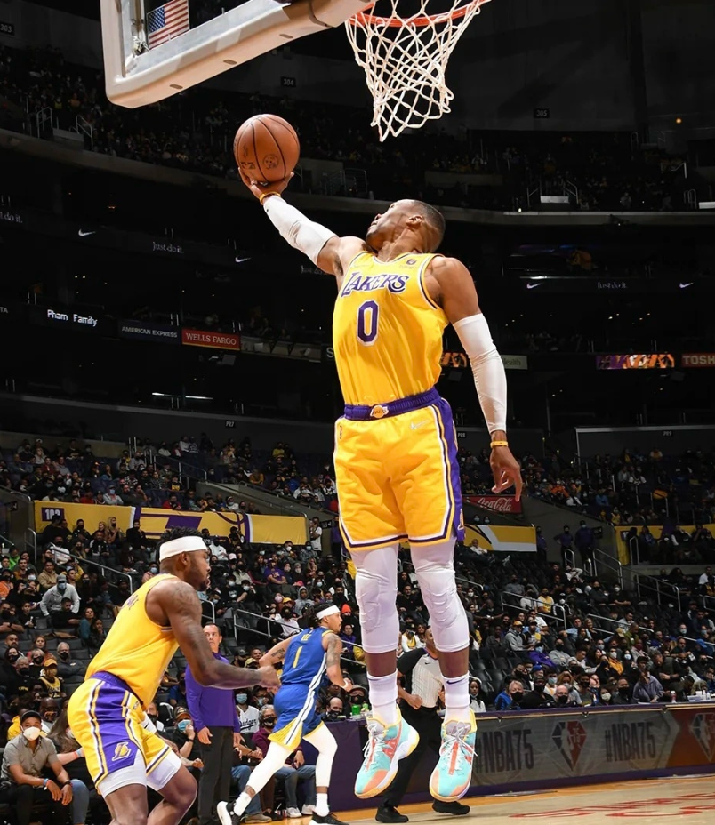 湖人队 2换2，湖人交易沃尔方案出炉！湖人亏大了，詹姆斯果断拒绝交易