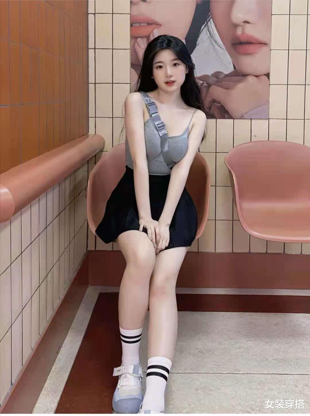 女装穿搭|穿半身裙怎么搭配上衣和鞋子