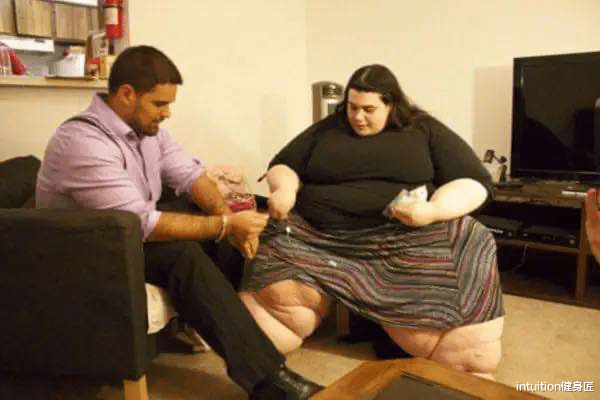 穿衣搭配|23岁美国胖妞体重高达510斤,3年减掉体重多半,所付出的难以现象