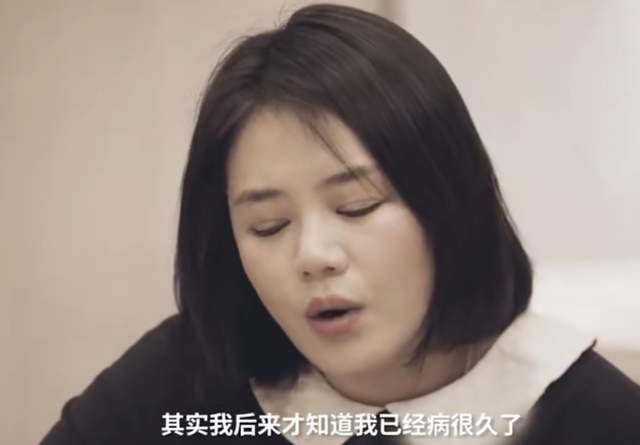 马思纯|马思纯与男友秀恩爱，挽手回家疑同居，男方不戴口罩随地吐痰遭批