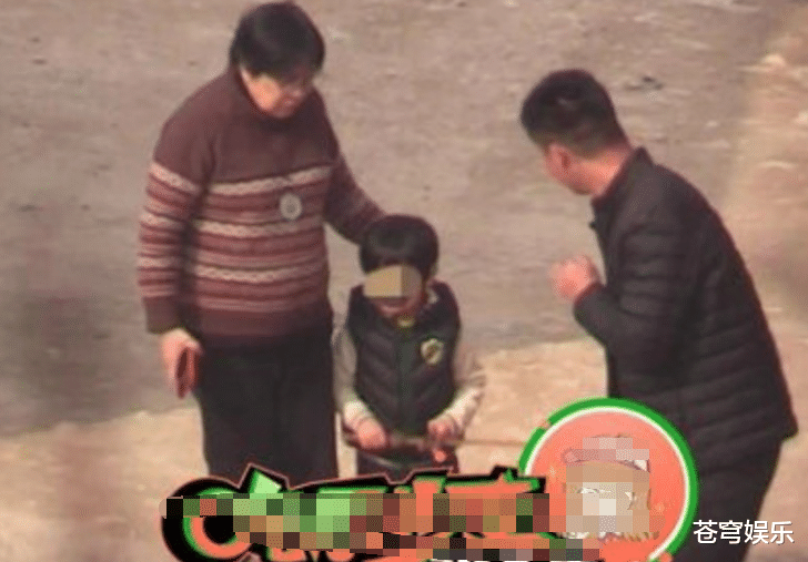 小海绵|小海绵探班baby被拍，圆圆后脑勺太萌，“暴风成长”4岁身高突出