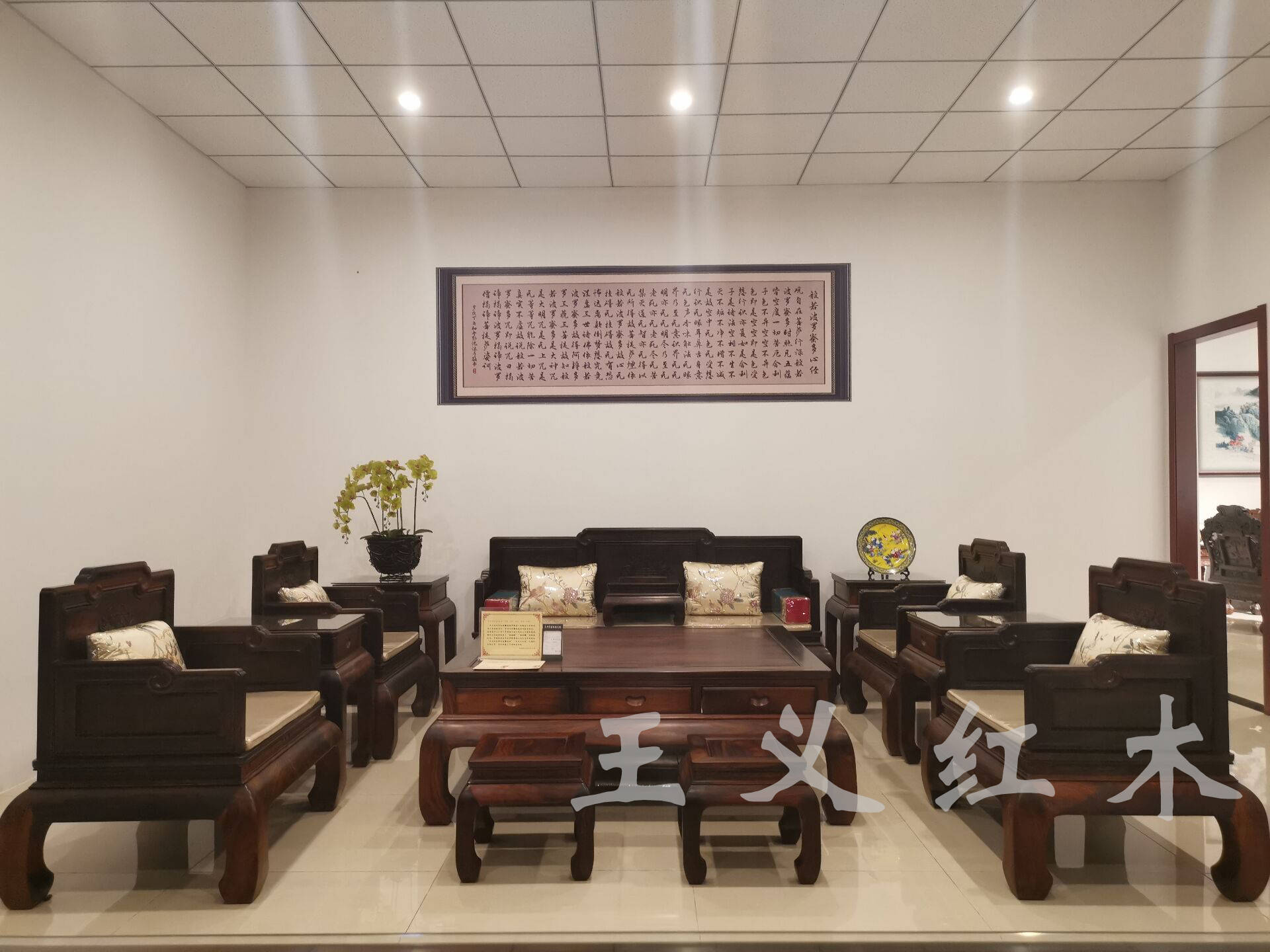小王话红木|一套大红酸枝独板沙发，人们看了都说太美了