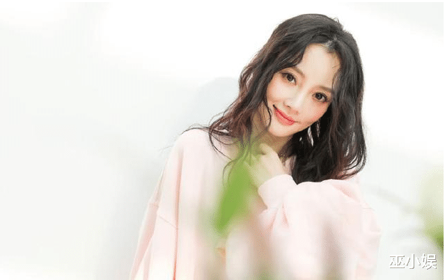 李小璐|李小璐大方公布恋情？男方是一名主持人，李小璐爸爸表示支持