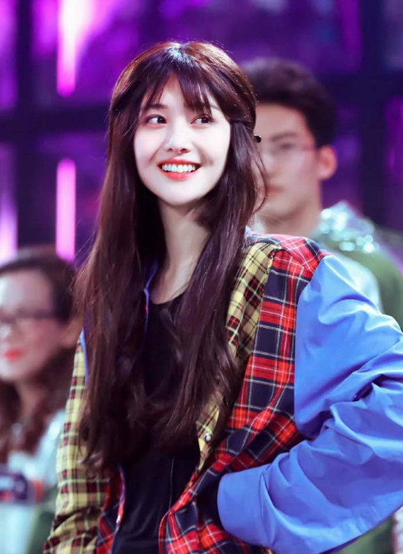 赵薇|赵薇疑遭全网封杀,三部剧待播或损失惨重,老公被起诉追债2.5亿