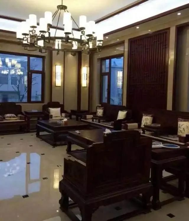 |花80万给公公婆婆盖养老房，有山有水有院子，成村里第一豪宅