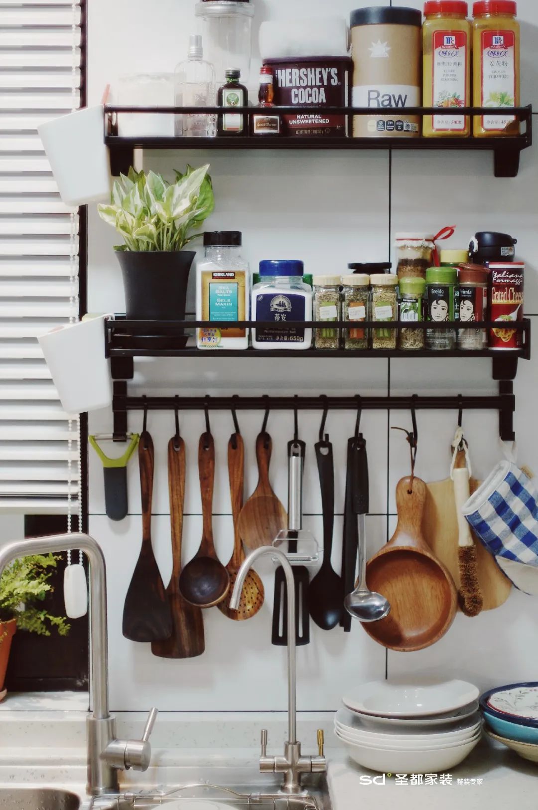 小户型厨房太小?圣都家装教你3招搞定厨房收纳,空间翻一倍!