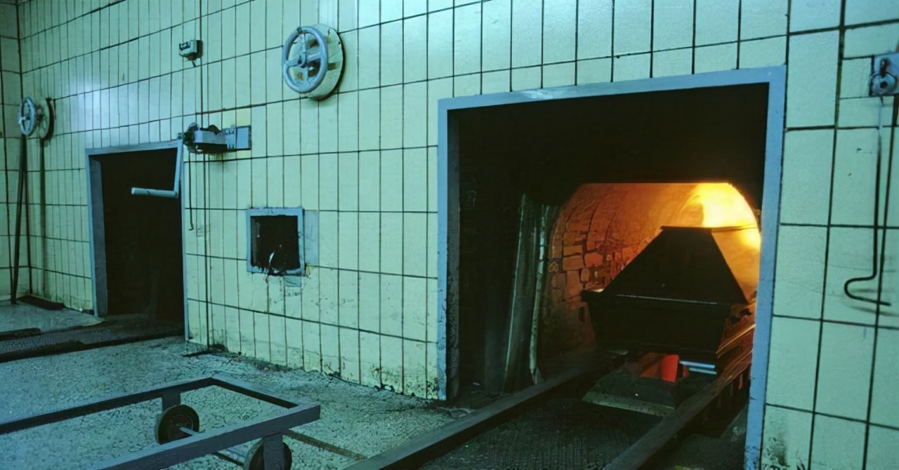 侮辱尸体罪 男子火葬场奸污死亡女子，尸体受刺激中途苏醒，最后结果如何判？