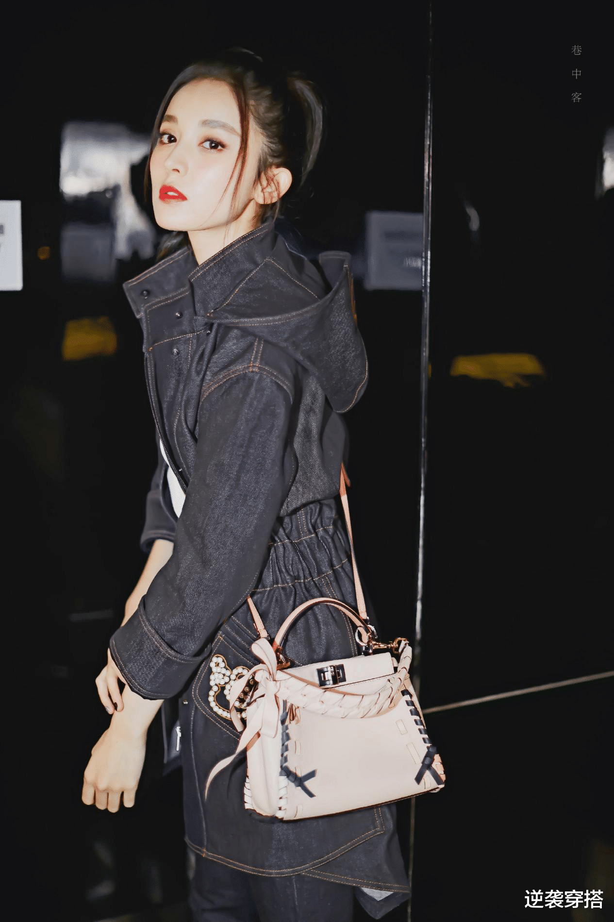 杨千霈|古力娜扎身材比例真好，穿抹胸皮裙曲线迷人，又纯又欲美翻了！