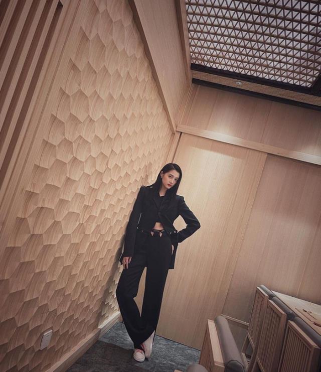 关晓彤|终于相信上镜胖10斤，看到离开精修的关晓彤后：再也不叫她高大壮