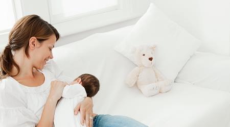 西红柿妈谈育|6个月断奶和2岁断奶有什么区别?对孩子和妈妈各有这些影响