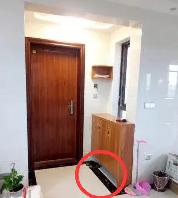 气炸！全权交给亲戚装修的93平新房奇葩缺点一箩筐！该找他赔吗