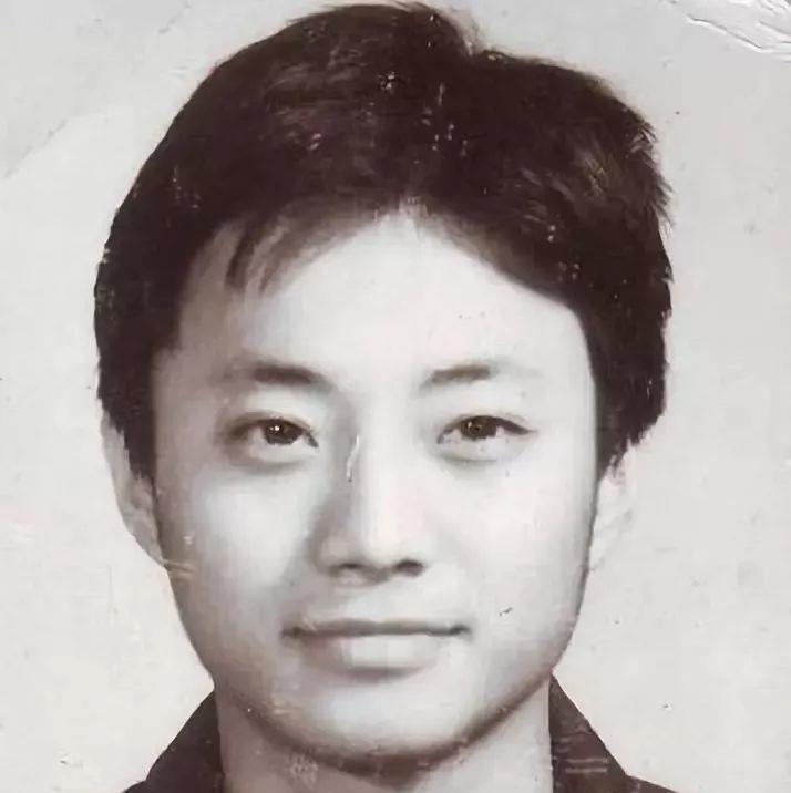 张嘉益|年轻时灰容土貌，老了却风格儒雅，这8位男星“越老越有味”