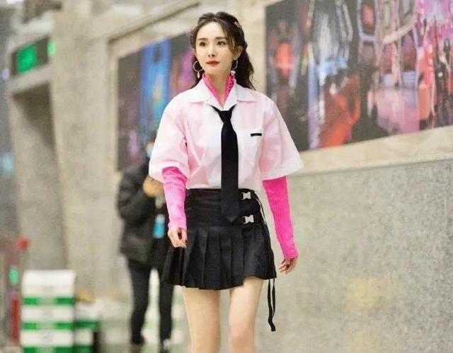 杨幂|花6年把自己整成杨幂，爆红后嫁入豪门，2岁孩子的颜值令人好奇